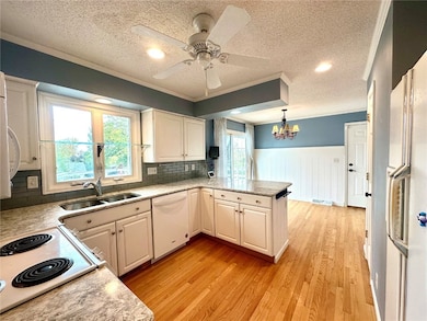 2445 Glass Rd NE, Cedar Rapids, IA 52402 - photo 5