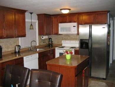 190 Lexington St, Springfield, MA 01104 - photo 7