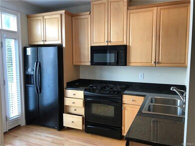 Kitchen with gas cooking
