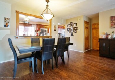 (7) Dining Room