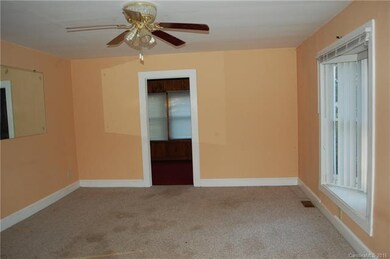 127 Birdsey St, Statesville, NC 28677 - photo 2