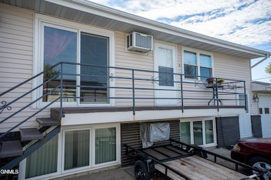 25-ROGTravis-1042-707 E Interstate Unit