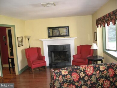 3834 Elizabeth Dr, Garnet Valley, PA 19060 - photo 3