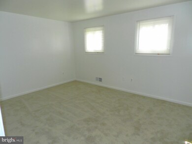 17332 Fletchall Rd, Poolesville, MD 20837 - photo 2