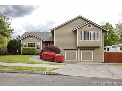 641 SE Greenway Dr, Gresham, OR 97080 - photo 2