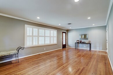 8729 Fairbend St, Houston, TX 77055 - photo 5