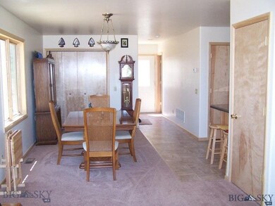 open dining area off kitchen and living room