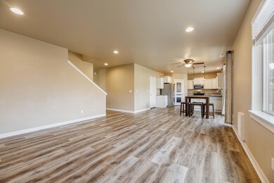 20360SELoisWay-LivingRoom1-3