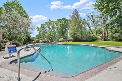 415 W Lyon Farm Dr unit 415, Greenwich, CT 06831 - photo 3