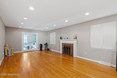 2280 Pine Haven Dr, Niskayuna, NY 12309 - photo 5