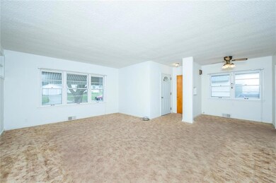 704 E 6th St N, Newton, IA 50208 - photo 4