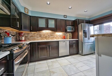 (5) Kitchen