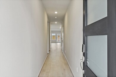 12039 Meandering Stream Dr, Mont Belvieu, TX 77523 - photo 4