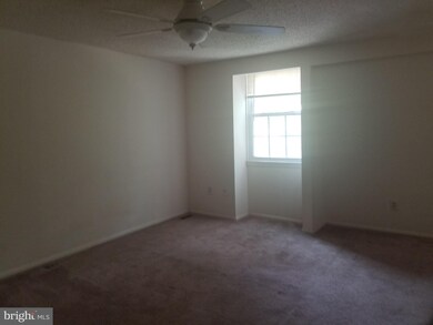 8653 Bent Arrow Ct, Springfield, VA 22153 - photo 4