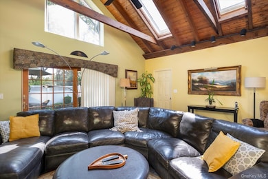 685 Gardiners Ave, Levittown, NY 11756 - photo 4