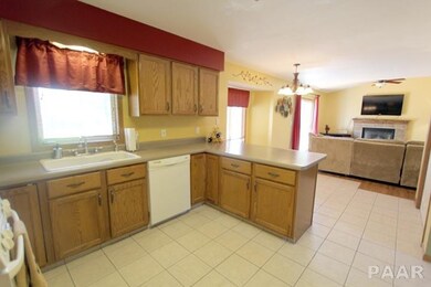 5520 N Pepperwood Ct, Peoria, IL 61615 - photo 3