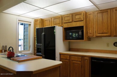 Kitchen With Oak Cabinets