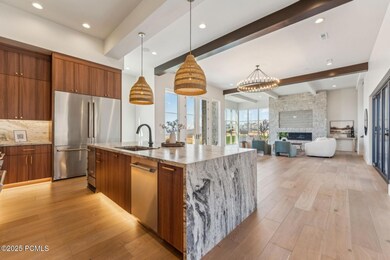 3_Kitchen_1800x1200_4224953