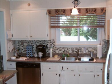 1532 Laurel Ln, Macungie, PA 18062 - photo 5