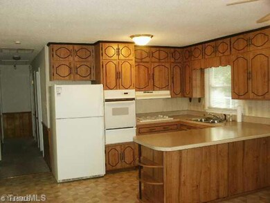 2306 Wachovia Dr, Greensboro, NC 27403 - photo 3