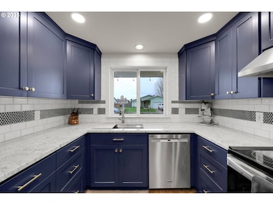 645 Riley Way, Harrisburg, OR 97446 - photo 5