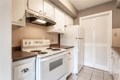 8518 Canterbury Square W, Indianapolis, IN 46260 - photo 5