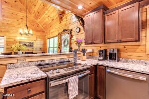 551 Blackberry Ridge Way