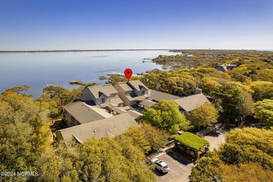 Soundfront condo in Fiddlers Walk