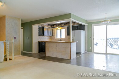 Kitchen has snack bar seating