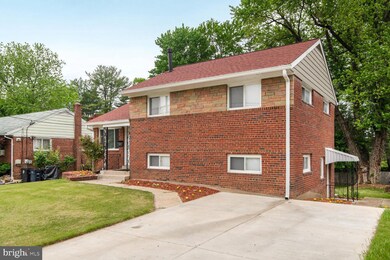 6502 Rolling Ridge Dr, Capitol Heights, MD 20743 - photo 2