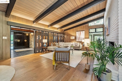 9034 Mcgurrin Rd, Oakland, CA 94605 - photo 7