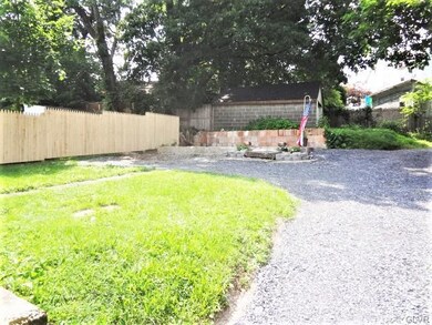 307 E Main St, Pen Argyl, PA 18072 - photo 5