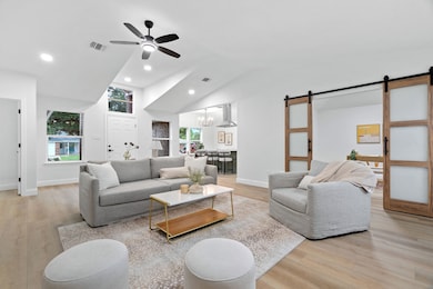 822 Trevor Way, Arlington, TX 76001 - photo 2