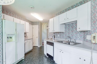 1603 W Hightree-015-SMALL