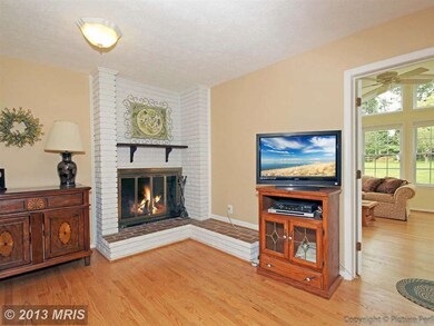 17105 Cherry Valley Ct, Rockville, MD 20853 - photo 5