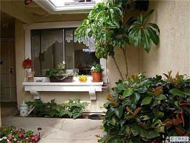 Front Walkway/Entry
