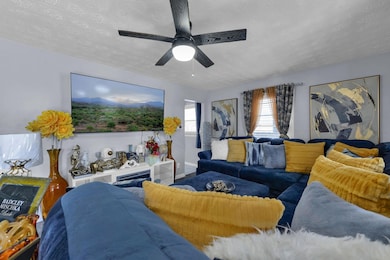 2816 Azelda St, Columbus, OH 43211 - photo 4