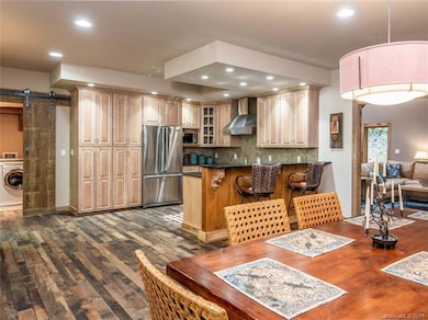 Wonderful flow from kitchen to dining to great roo