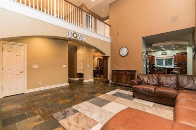 2817 Seneca Ct NE, Cedar Rapids, IA 52402 - photo 2