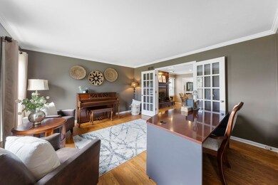 405 Bluegrass Dr, Wheaton, IL 60189 - photo 5