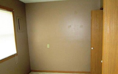 7411 Volquardsen Ave, Davenport, IA 52806 - photo 5