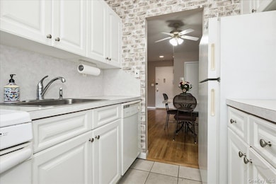 2 Fowler Ave unit 206, Lynbrook, NY 11563 - photo 2