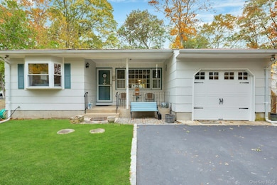 210 3rd St, Laurel, NY 11948 - photo 3