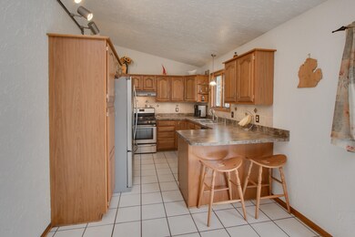 124_Maple_Circle-03