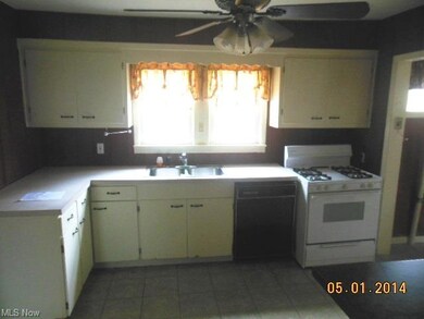 658 Pasadena Ave, Sheffield Lake, OH 44054 - photo 5