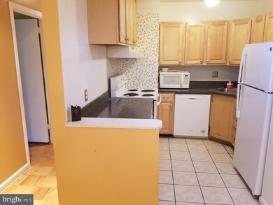 421 E Dartmouth Dr unit 5, Sterling, VA 20164 - photo 2