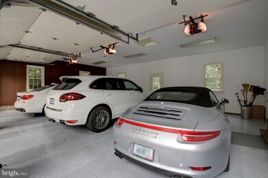 8611 Country Club Dr, Bethesda, MD 20817 - photo 4