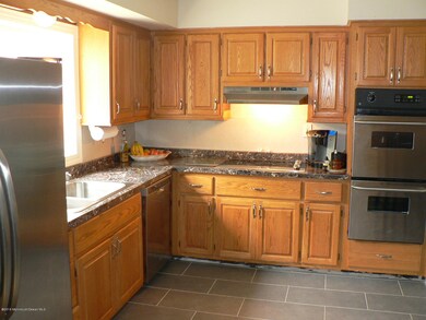 20 Whitehall Cir KITCHa