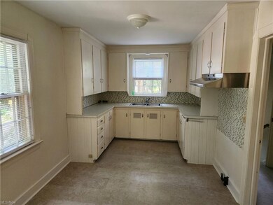 Eat-In Kitchen