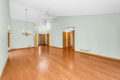 1207 Silverthorn Ct, Saint Paul, MN 55126 - photo 7